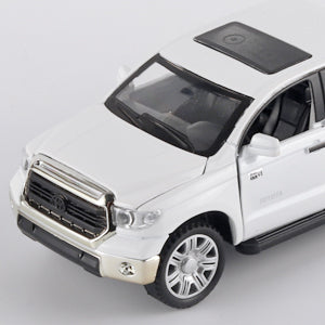 Toy Pickup Trucks for Boys 1/32 Tundra Diecast Cars Model，Zinc Alloy Toy Pickup Truck，with Sound and Light、Pull Back，Birthday Gifts for Kids Ages 3 Year and UP（White）