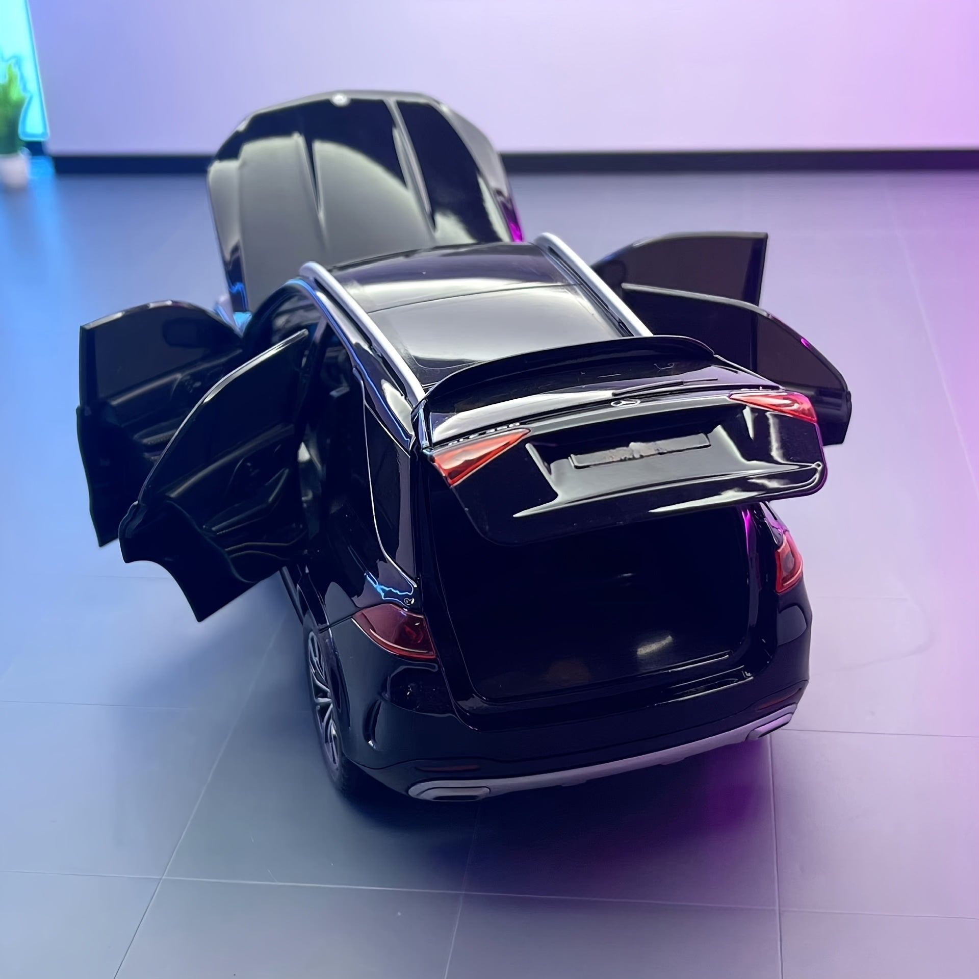 1:24 Scale Metal Alloy Car Model with Pull-Back Operation, Perfect Collectible Gift, Black Color