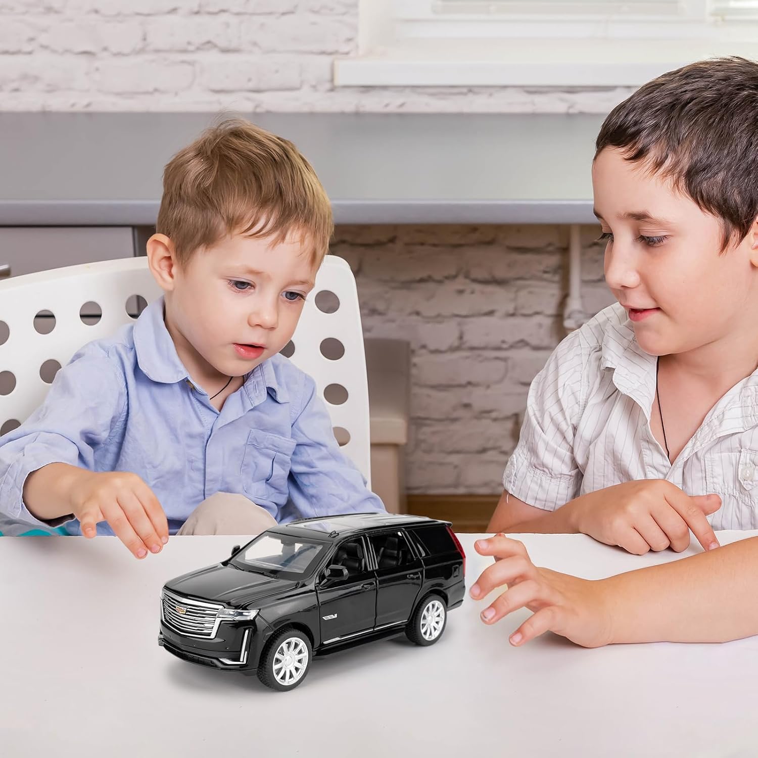 1:32 Scale Car Model Compatible for Collectible Escalade SUV Diecast Toy Vehicle, Zinc Alloy Pull Back Toy Car with Sound and Light for Adult Boys Girls 3 4 5 6 7 8 (Black)