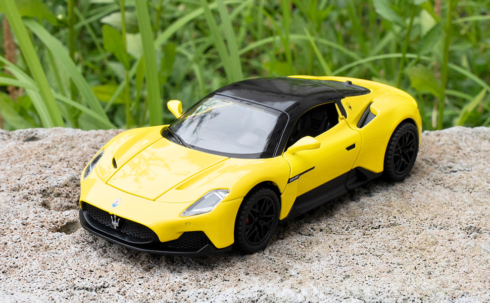 1/32 Maserati MC20 Alloy Model car, Model Toy with Pull Back Function, Toy car That Makes Sound and Bright Light, Model Toy for Collection, Gift for Kids (White)