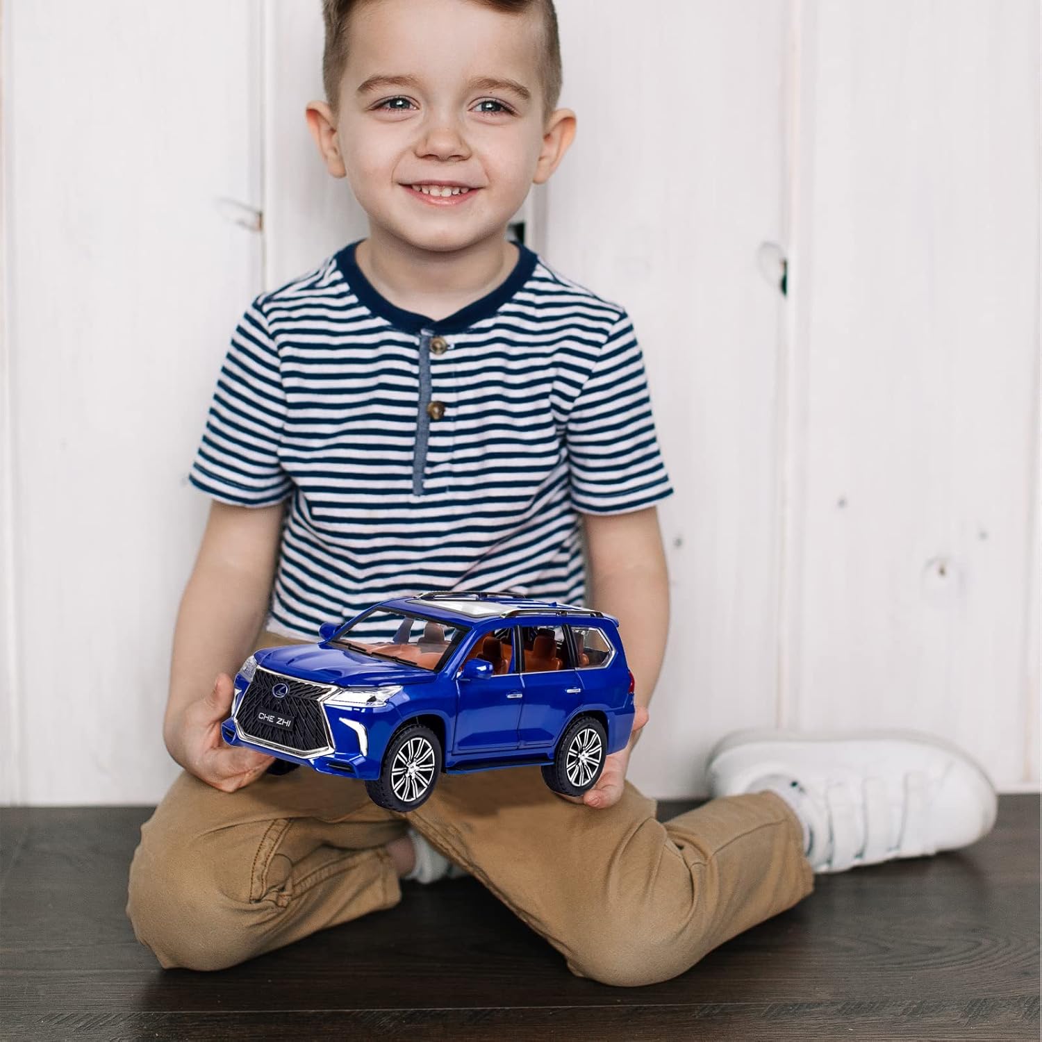 Diecast car Model 1/24 Scale - Zinc Alloy Pull Back Toy car with Sound and Light, Collectible Toys Vehicle for Adults and Boys Girls (Blue)