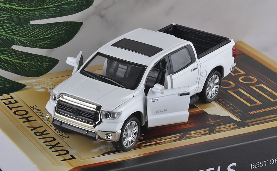 Toy Pickup Trucks for Boys 1/32 Tundra Diecast Cars Model，Zinc Alloy Toy Pickup Truck，with Sound and Light、Pull Back，Birthday Gifts for Kids Ages 3 Year and UP（White）
