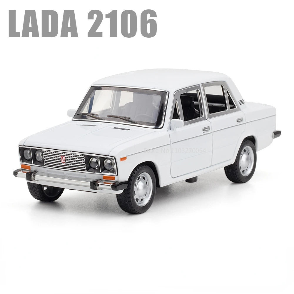 1/24 LADA 2106 Diecast Alloy Car Model Toy Metal Body Door Can Opened Toy Car Pull Back Sound Light Rubber Tire Vehicle Boy Gift