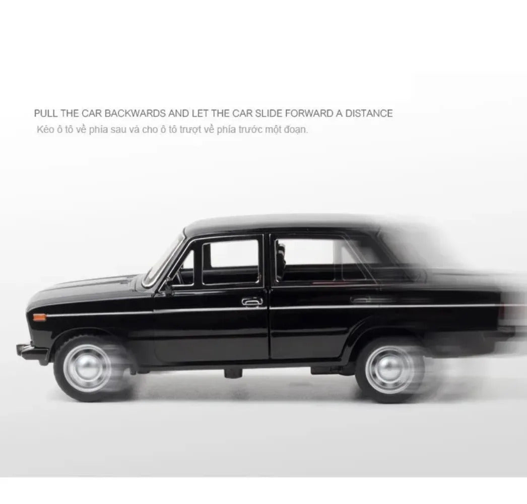 1/24 LADA 2106 Diecast Alloy Car Model Toy Metal Body Door Can Opened Toy Car Pull Back Sound Light Rubber Tire Vehicle Boy Gift